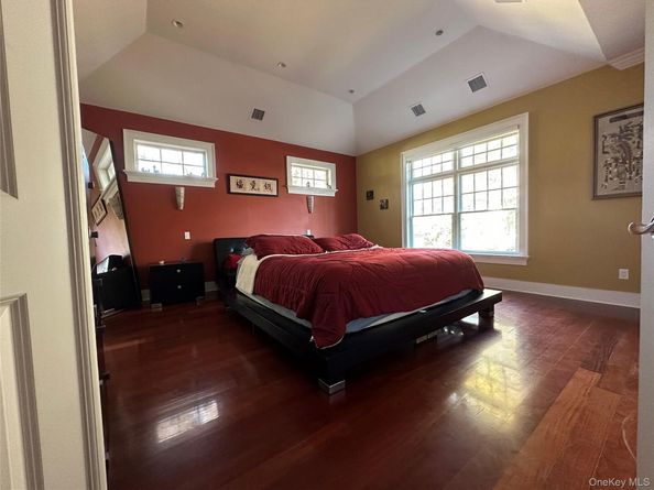 Undisclosed Address #876946, Farmingville NY 11738