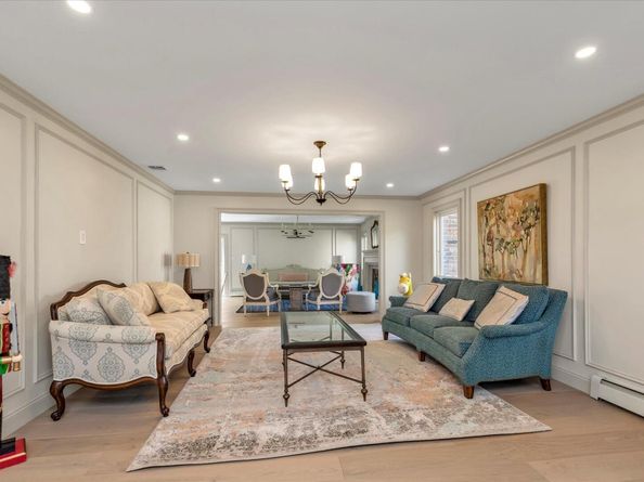 6 Victor Lane, Woodbury NY 11797