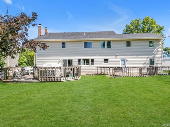 6 Victor Lane, Woodbury NY 11797