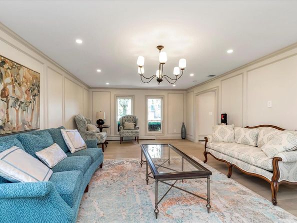 6 Victor Lane, Woodbury NY 11797