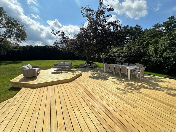 6 Victor Lane, Woodbury NY 11797
