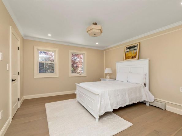 6 Victor Lane, Woodbury NY 11797