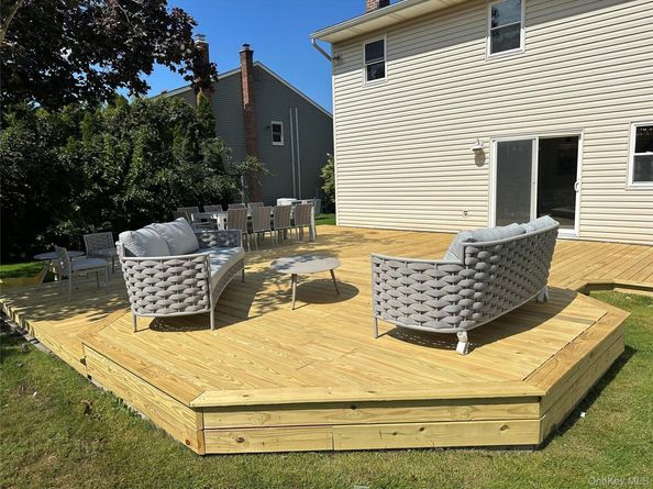 6 Victor Lane, Woodbury NY 11797