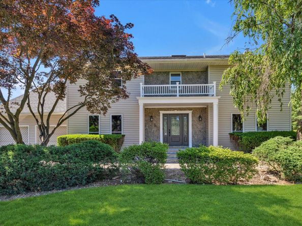 6 Victor Lane, Woodbury NY 11797
