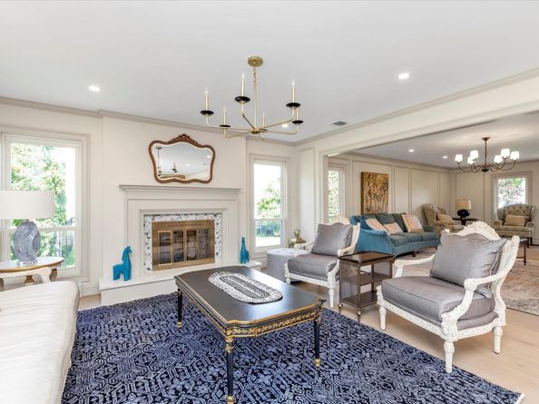 6 Victor Lane, Woodbury NY 11797