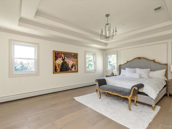 6 Victor Lane, Woodbury NY 11797