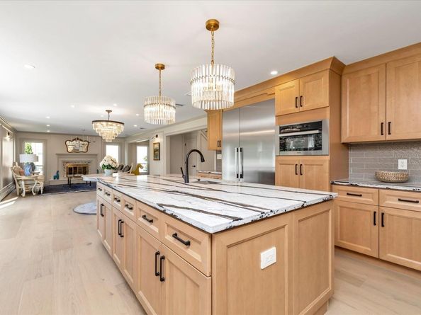 6 Victor Lane, Woodbury NY 11797