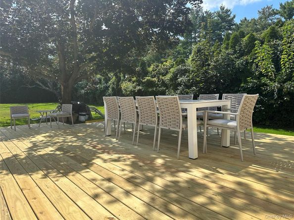6 Victor Lane, Woodbury NY 11797