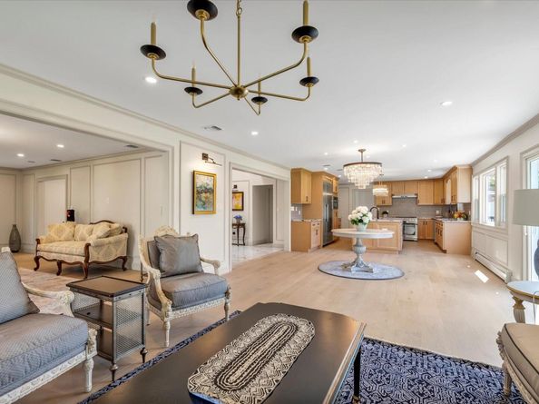6 Victor Lane, Woodbury NY 11797