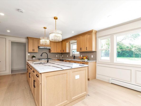 6 Victor Lane, Woodbury NY 11797