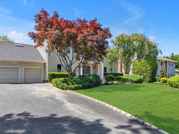 6 Victor Lane, Woodbury NY 11797