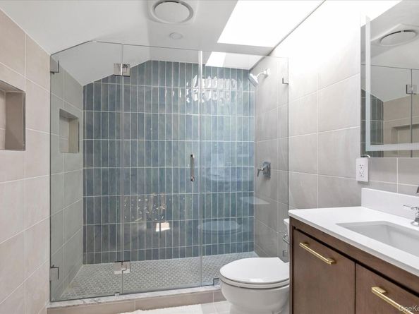 6 Victor Lane, Woodbury NY 11797
