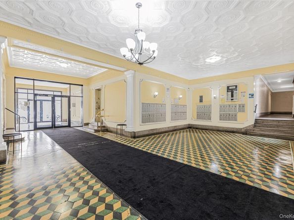 2187 Holland Avenue 2J, Bronx NY 10462