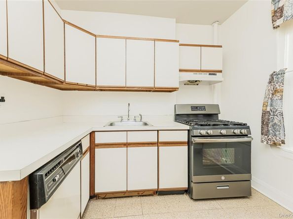 2187 Holland Avenue 2J, Bronx NY 10462