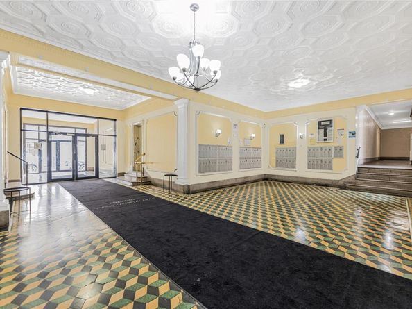 2187 Holland Avenue 2J, Bronx NY 10462