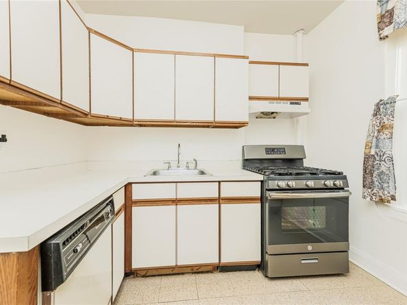 2187 Holland Avenue 2J, Bronx NY 10462