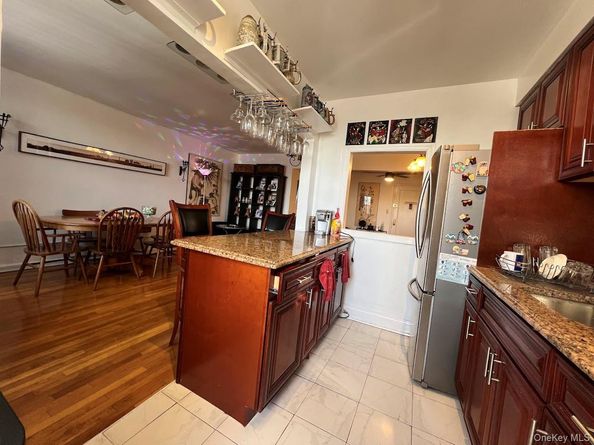 1425 Thieriot Avenue 5L, Bronx NY 10460