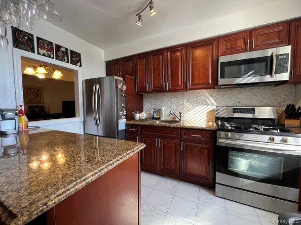 1425 Thieriot Avenue 5L, Bronx NY 10460