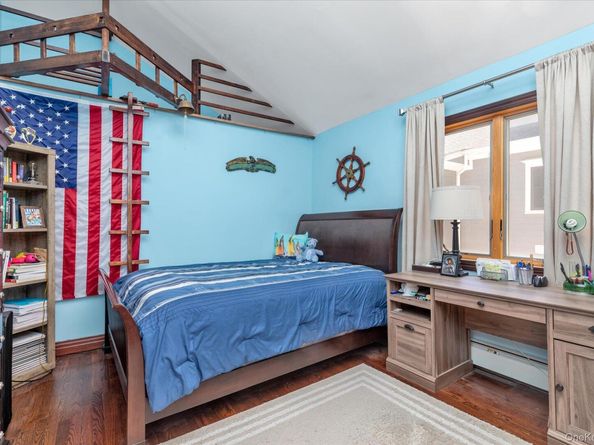 41-27 Orient Avenue, Douglaston NY 11363