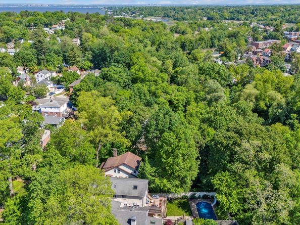 41-27 Orient Avenue, Douglaston NY 11363