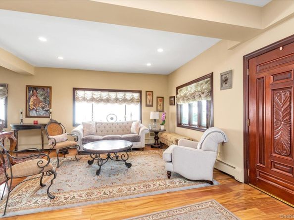 41-27 Orient Avenue, Douglaston NY 11363
