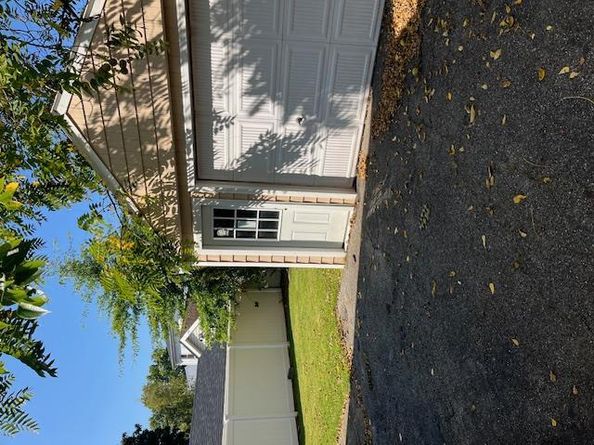 207 Wellington Road S, Garden City South NY 11530