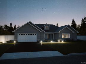 3 Colonels Path, Manorville NY 11949