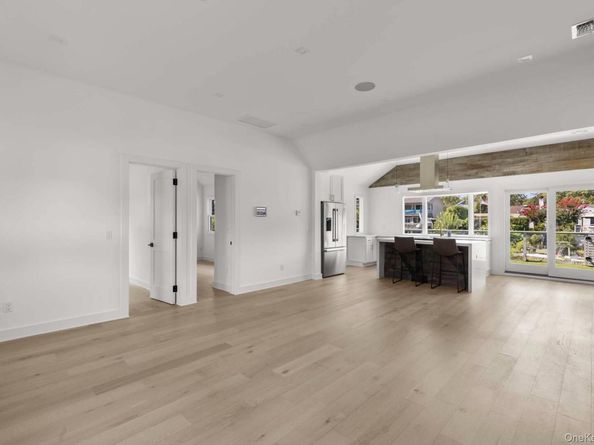 4 Bonita Road, East Quogue NY 11942