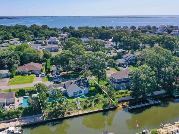 4 Bonita Road, East Quogue NY 11942