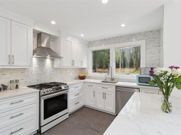 27 Ely Brook Road, East Hampton NY 11937