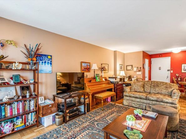 18-15 215th Street 4H, Bayside NY 11360