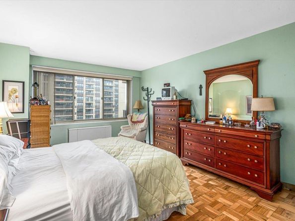 18-15 215th Street 4H, Bayside NY 11360