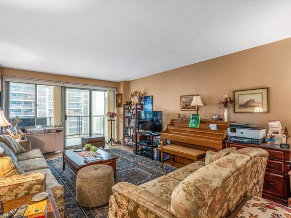 18-15 215th Street 4H, Bayside NY 11360