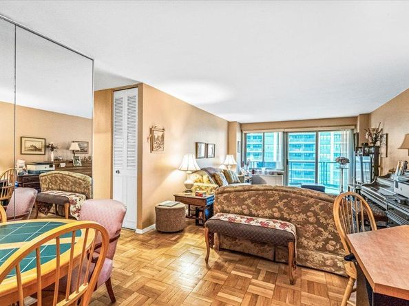 18-15 215th Street 4H, Bayside NY 11360