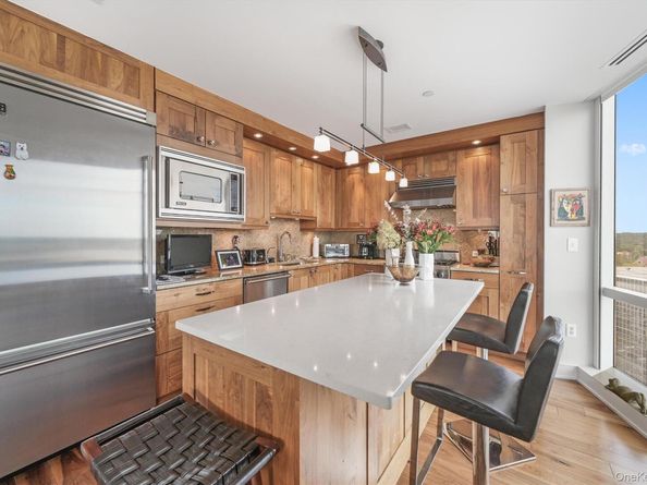 5 Renaissance Square 27G, White Plains NY 10601