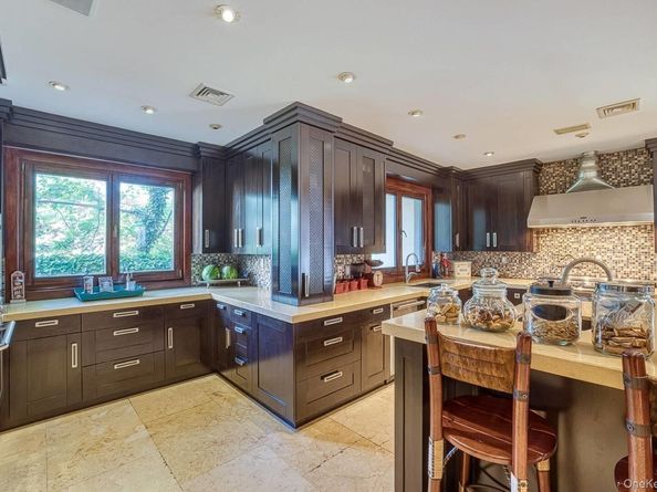 959 S End Road, Woodmere NY 11598