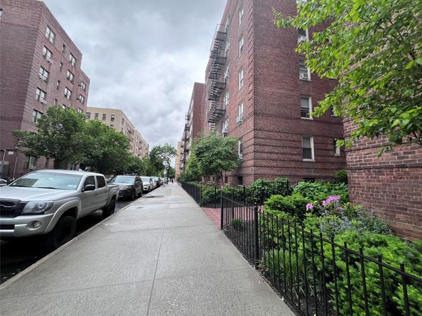 2090 Barnes Avenue 2H, Bronx NY 10462
