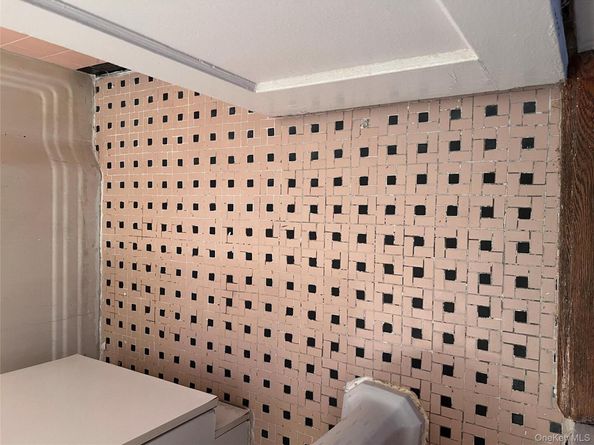 2090 Barnes Avenue 2H, Bronx NY 10462