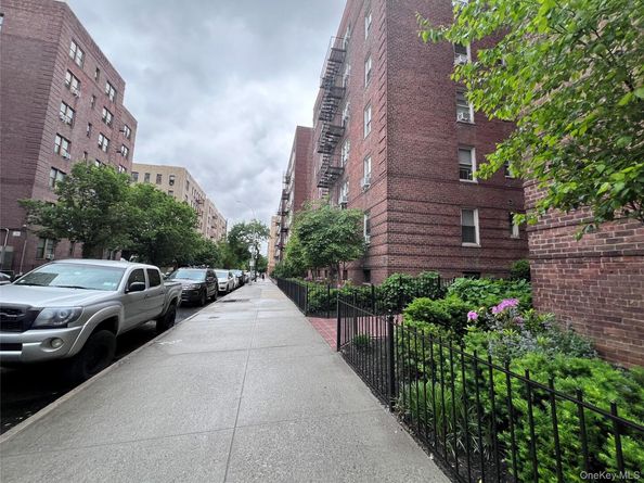2090 Barnes Avenue 2H, Bronx NY 10462