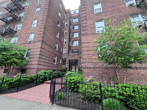 2090 Barnes Avenue 2H, Bronx NY 10462
