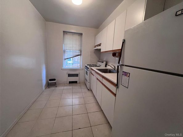 2090 Barnes Avenue 2H, Bronx NY 10462