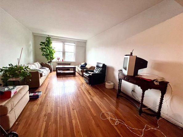 2090 Barnes Avenue 2H, Bronx NY 10462