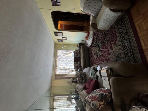 1118 213 Street E, Bronx NY 10469
