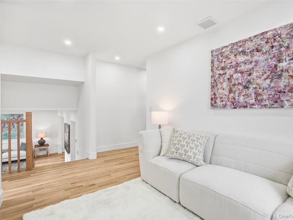 2222 Boston Post Road, Larchmont NY 10538