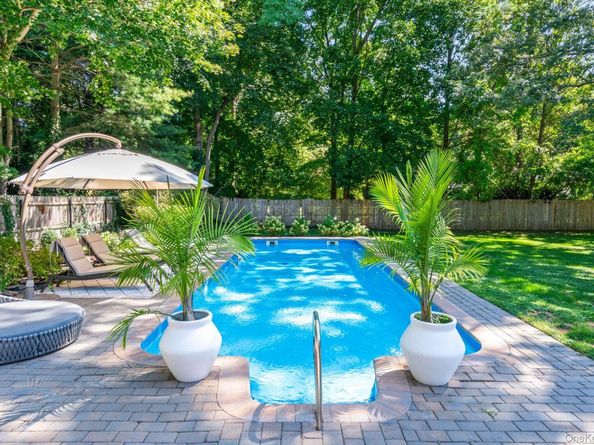 6 Rancher Place, Huntington NY 11743