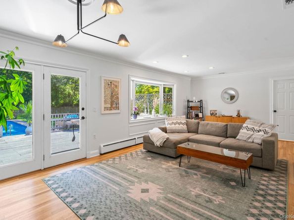 6 Rancher Place, Huntington NY 11743