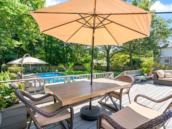 6 Rancher Place, Huntington NY 11743