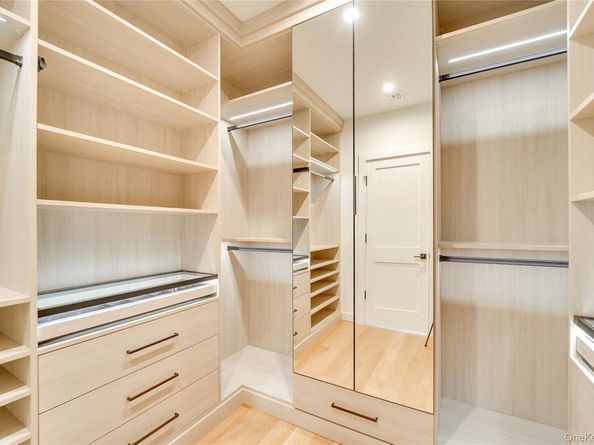 12 Depot 103 (Pearl Way), Westhampton Beach NY 11978