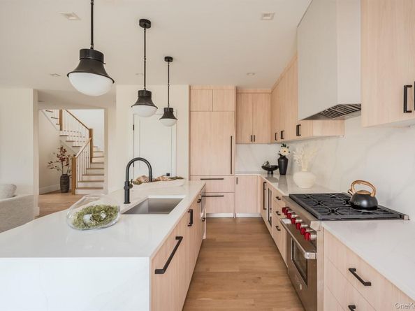 12 Depot 103 (Pearl Way), Westhampton Beach NY 11978