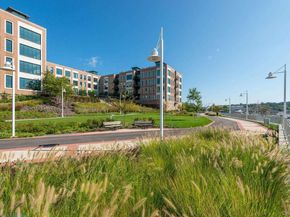 100 Garvies Point Road 1014, Glen Cove NY 11542